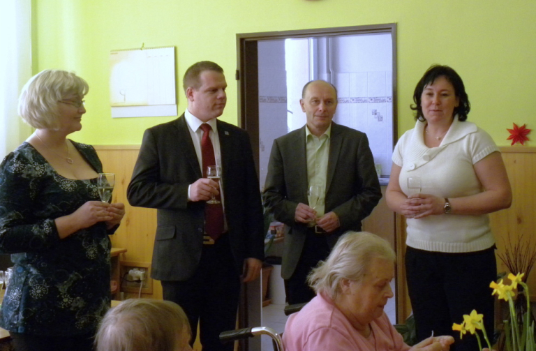 Radní Petráček se zúčastnil otevření zrekonstruovaných terapeutických dílen v Domově důchodců ve Velkých Hamrech